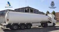 Sucesos-Intervenido un camión cisterna de gasóleo fraudulento cuando rellenaba los depósitos de una gasolinera de Burgos