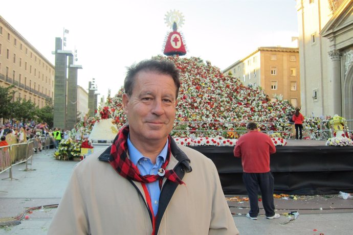El consejero de Cultura de Zaragoza, Jerónimo Blasco, en la Ofrenda de Flores'12