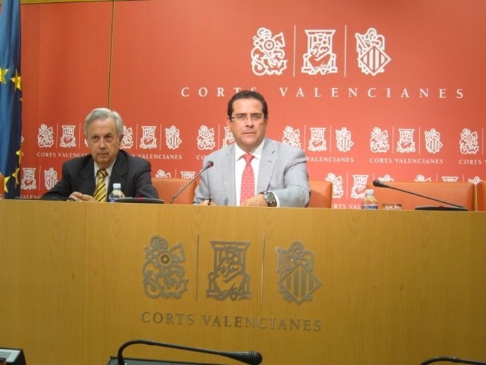 El Portavoz Del PPCV En Las Corts, Jorge Bellver, Con Rafael Maluenda (Izda)