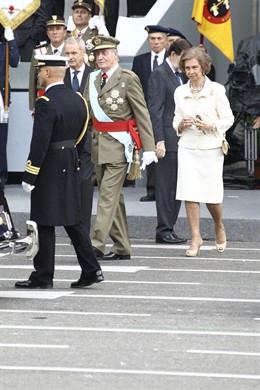 Desfile militar en el Día de la Hispanidad