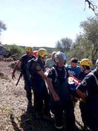 Rescatado un anciano de 79 años que sufrió una caída mientras hacía senderismo en Alcalá de los Gazules