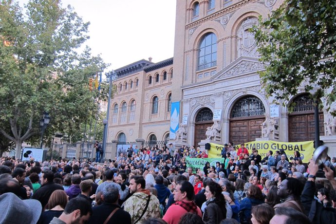 Cacerolada en contra de la deuda en Zaragoza