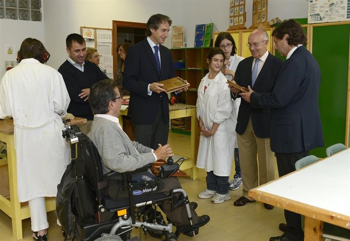 Visita de De la Serna al centro especial Padre Apolinar 