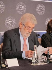 El presidente de Planeta afirma que la dimensión real del libro digital sólo se sabrá controlando la piratería y el IVA