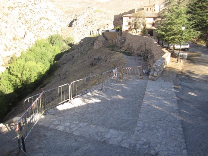 Trabajos de restauración de la muralla de Albarracín (Teruel)