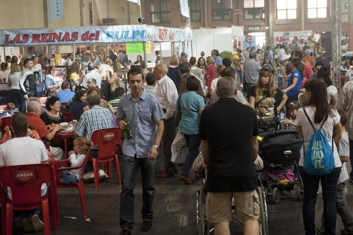 Asistentes a la Ferial del Pilar de Zaragoza