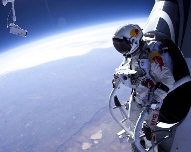 Salto De Felix Baumgartner Desde La Estratosfera