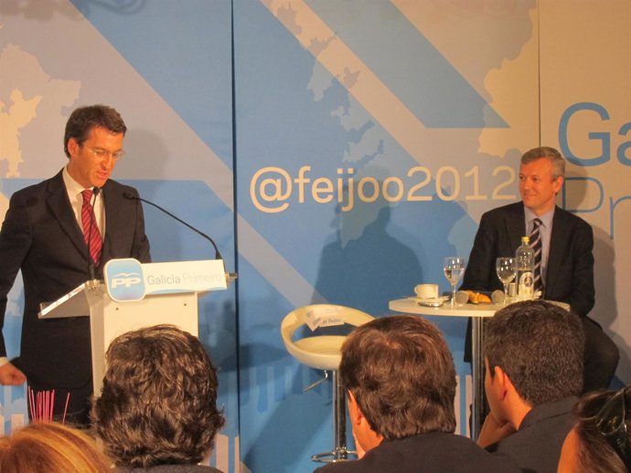 El presidente del PPdeG, Alberto Núñez Feijóo, en un desayuno en Pontevedra.