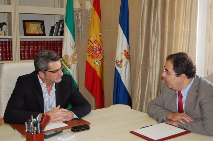El alcalde de Alcalá de Guadaíra, a la izquierda, con el rector de la UPO