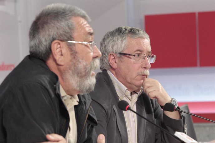 Ignacio Fernández Toxo (CC.OO.) y Cándido Méndez (UGT) en rueda de prensa