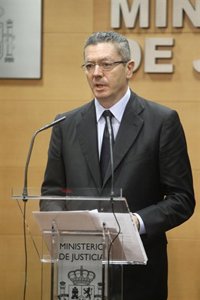 Gallardón advierte a Mas de que podría cometer un "delito" y la responsabilidad sería suya