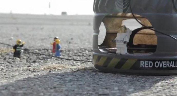 Recreación Lego salto Felix Baumgartner