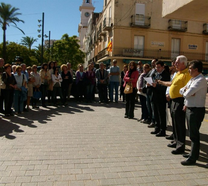 Minuto de silencio por un crimen machista en Sant Carles