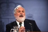 Arias Cañete pide prudencia a Greenpeace ante la apertura del juicio