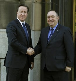 Cameron y  Salmond firman el pacto para el referéndum de independencia Escocia