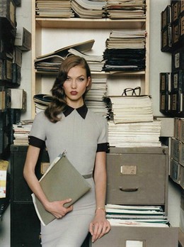 Karlie Kloss con un diseño de Victoria Beckham Otoño-Invierno 2012 