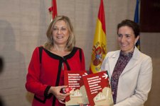 La consejera de Hacienda presenta los presupuestos de 2013