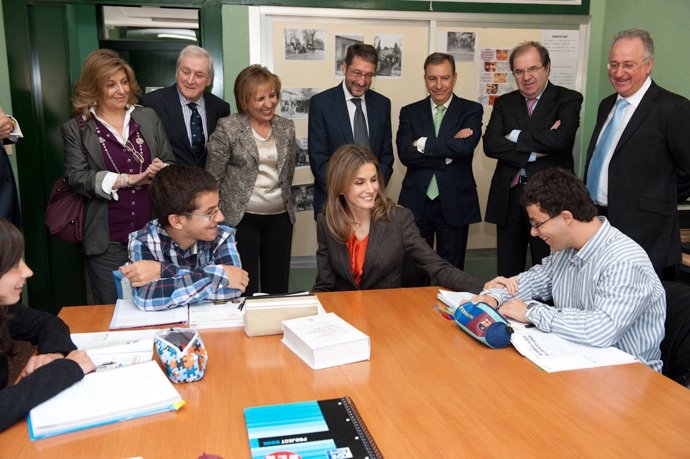 Doña Letizia visita los Centros Integrados de FP en Burgos