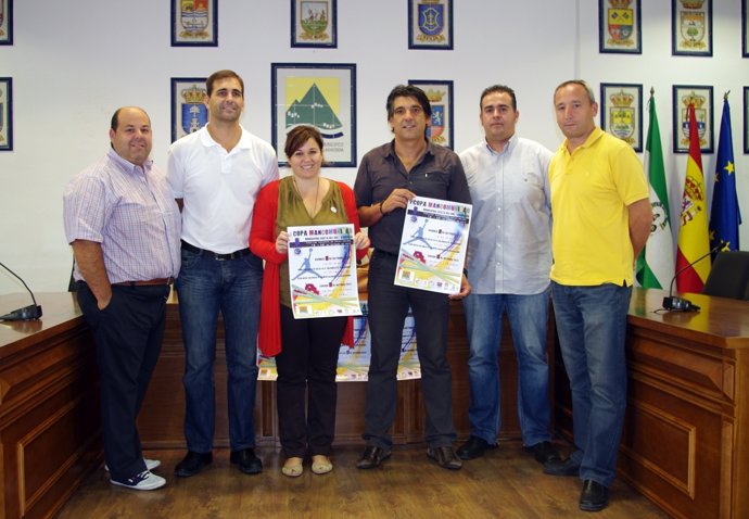 Natacha Rivas presenta un torneo comarcal de baloncesto en la Axarquía
