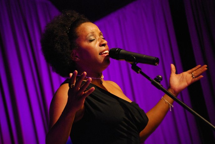 La cantante Ambar Martiatu