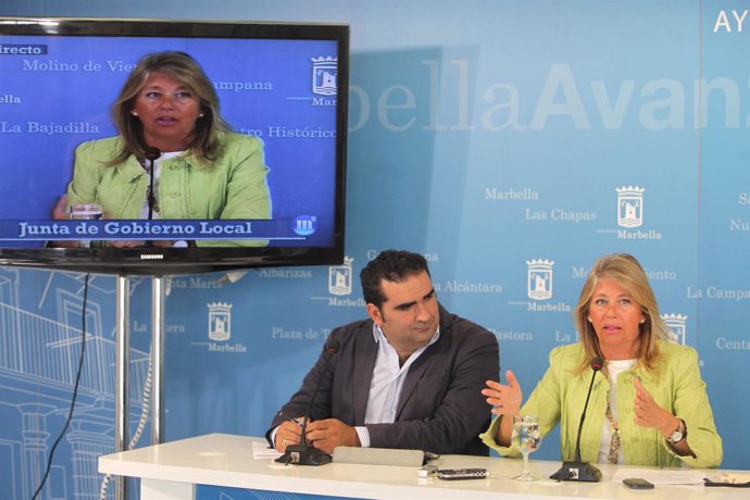 Ángeles Muñoz y Manuel Cardeña en rueda de prensa