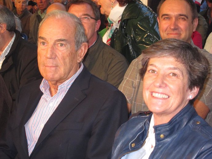Carlos Garaikoetxea y Laura Mintegi