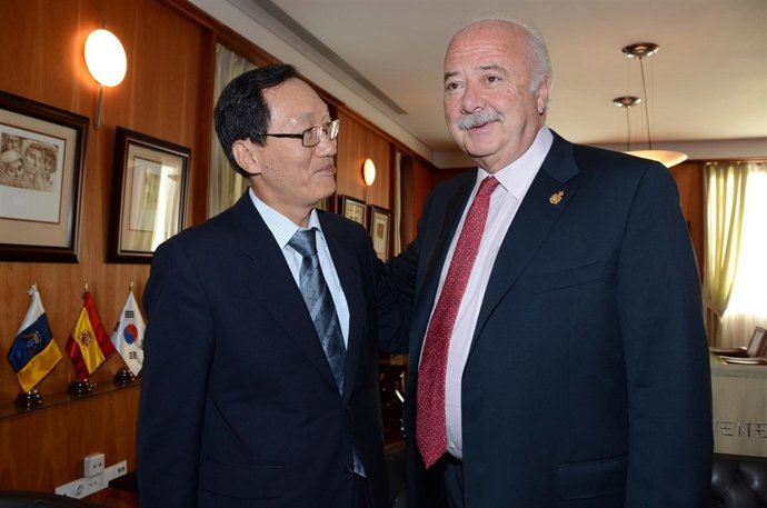 Hon. Jum-Soo Lee y Ricardo Melchior