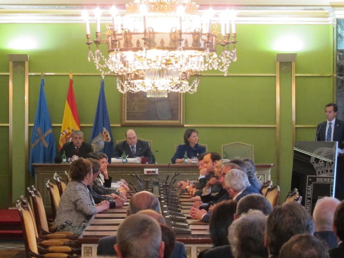 Acto De Entrega De La Medalla De Oro De Oviedo A Proyecto Hombre