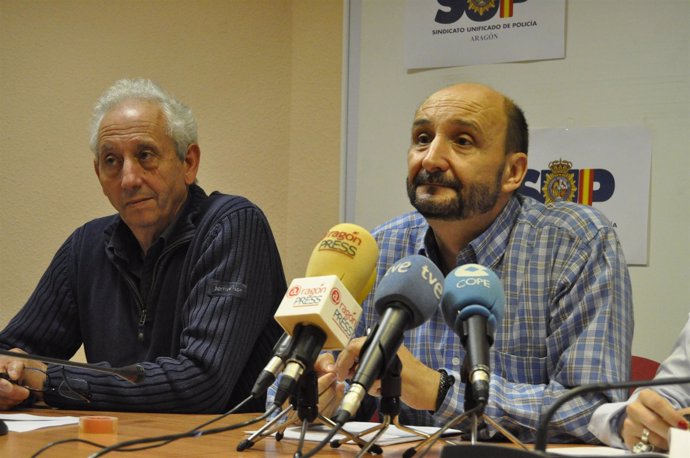 Alfredo Crespo (izda.) y José Manuel Sánchez Fornet, del SUP.