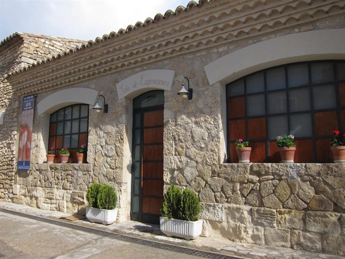 Exterior de la sala de Exposiciones Ignacio Zuloaga de Fuendetodos (Zaragoza)