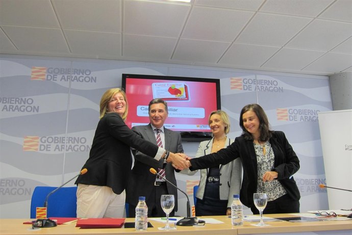 Firma del protocolo para el Programa Carnet Familiar