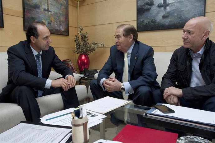 El presidente de Cantabria, Ignacio Diego, y  Carlos Gracia