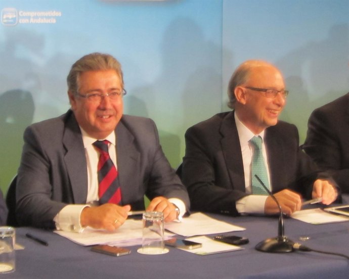 El presidente del PP-A, Juan Ignacio Zoido, con el ministro Cristóbal Montoro 