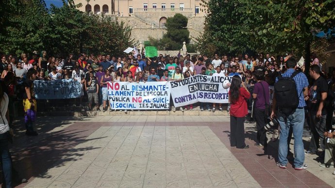 Concentración de estudiantes de Secundaria en Alicante