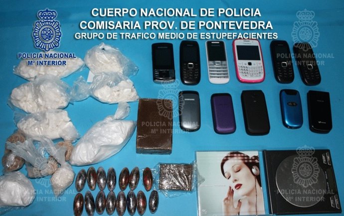 Material intervenido a una detenida de Vilagarcía por tráfico de drogas