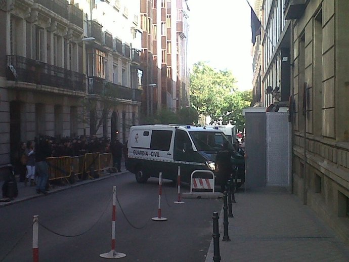 Furgon Con Detenidos De La Operacion