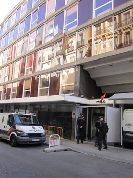 Furgon Con Detenidos De La Red China