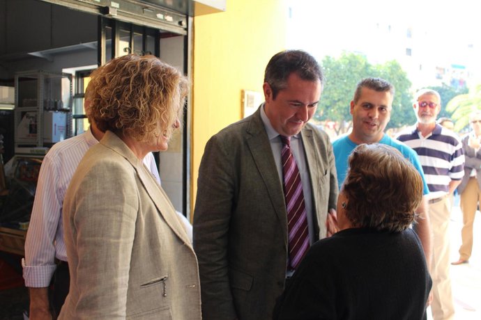 Espadas con los vecinos de La Barzola.