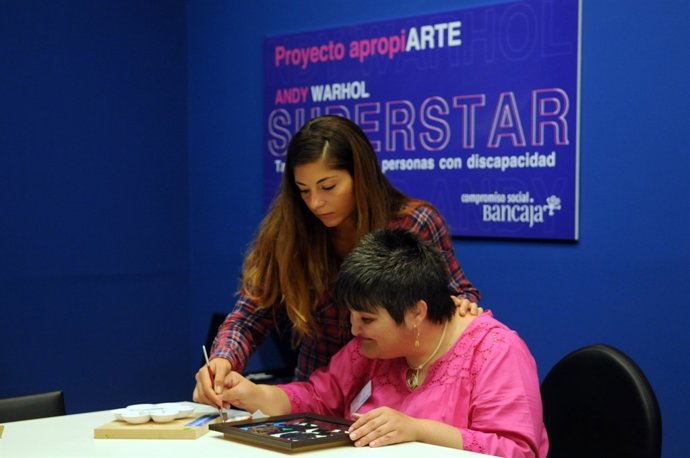 Miembros Del Taller Con Asistentes