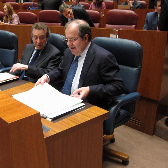 Juan Vicente Herrera minutos antes de su comparecencia ante las Cortes.