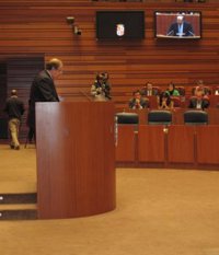 López defiende la búsqueda del consenso constitucional y recuerda a Herrera que PP y PSOE deben "decidir juntos"