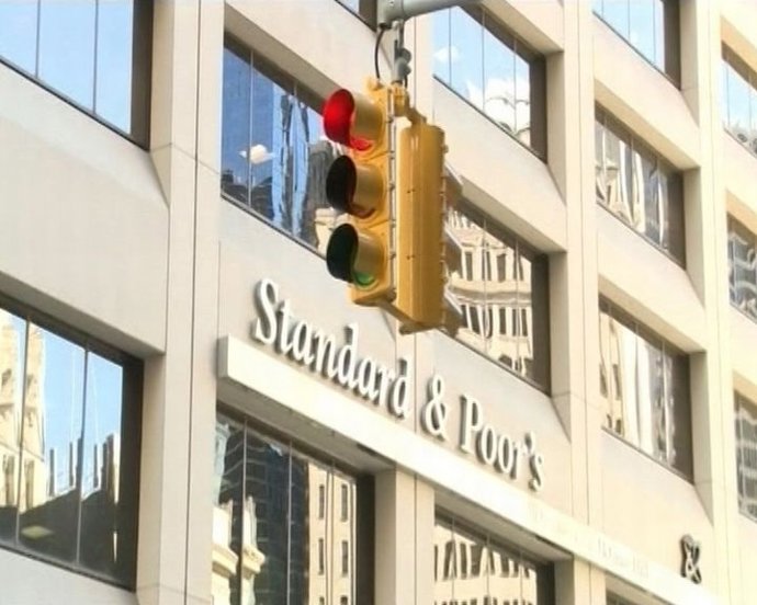 S&P rebaja el 'rating' a los grandes bancos españoles