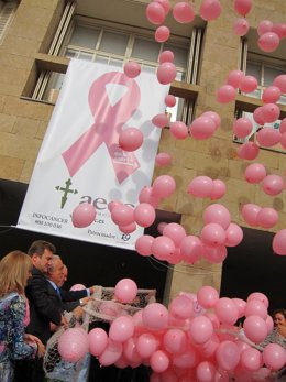 Suelta De Globos Rosas Contra El Cáncer De Mama