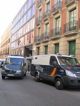 Furgones De Los Detenidos Ante La Audiencia Naciona