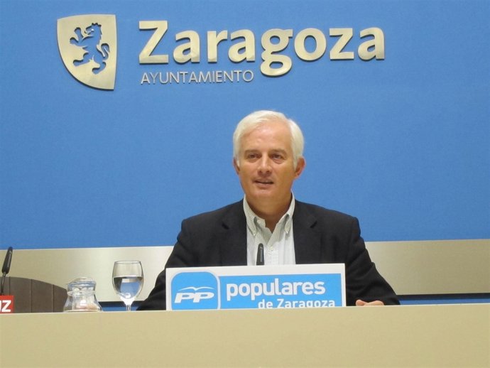 El portavoz del grupo municipal del PP, Eloy Suárez