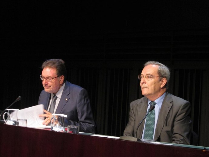 El conseller Cleries y el director de la Obra Social La Caixa, Jaume Lanaspa