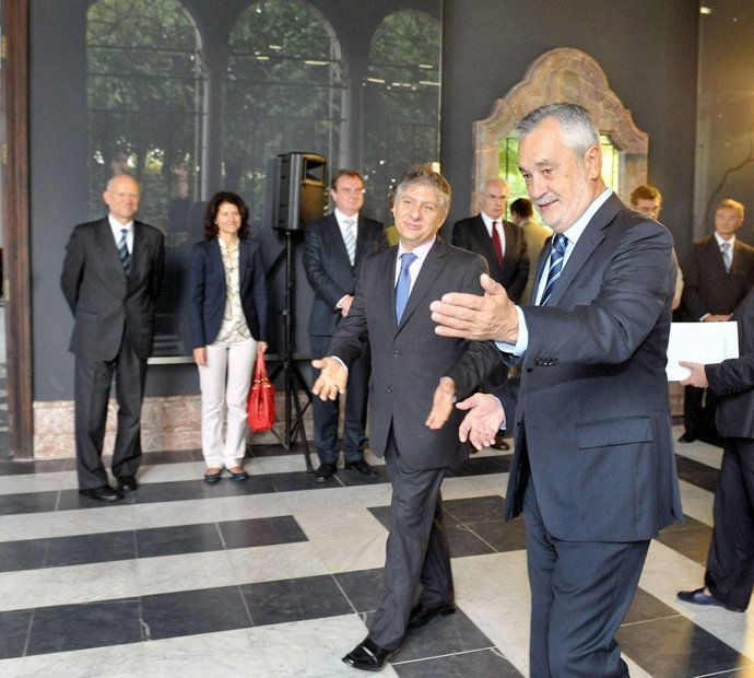 José Antonio Griñán, durante la recepción a embajadores de la UE en San Telmo