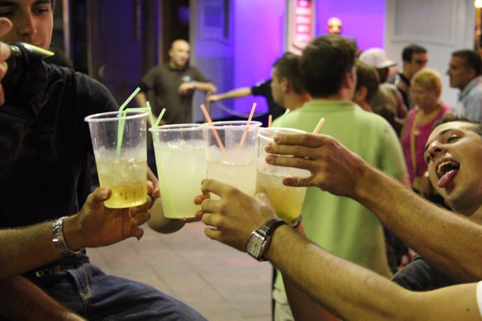 Copas Y Botellón En Lloret