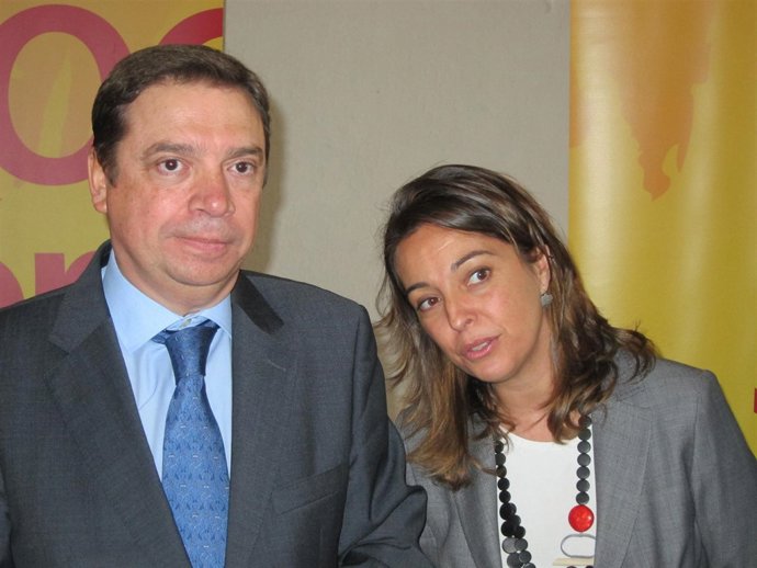 Planas junto a la delegada del Gobierno andaluz en Córdoba