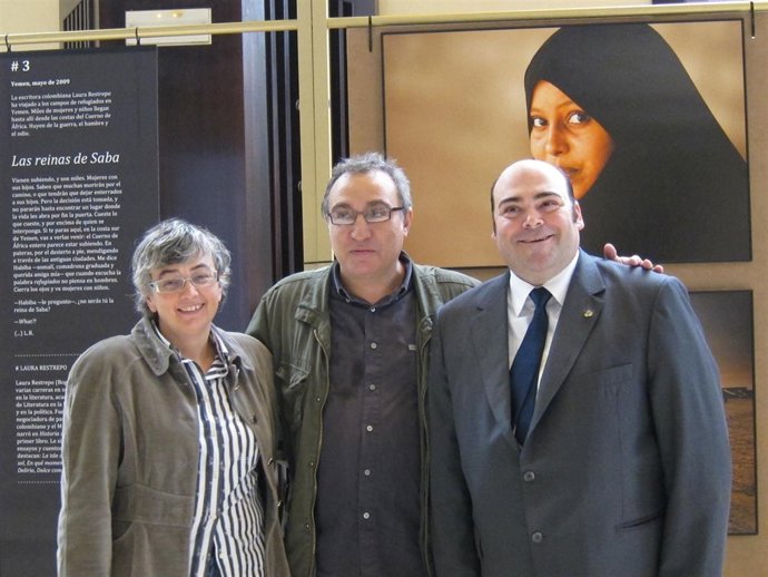 La Consejera De Educación, El Fotógrafo J.C. Tomasi Y El Alcalde De Oviedo